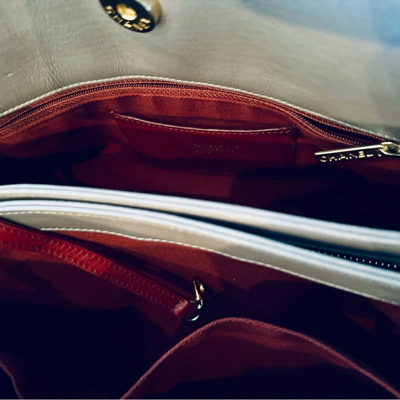 CHANEL Patent Quilted Maxi Just Mademoiselle Bowling Bag Gray - Picture 7 of 10